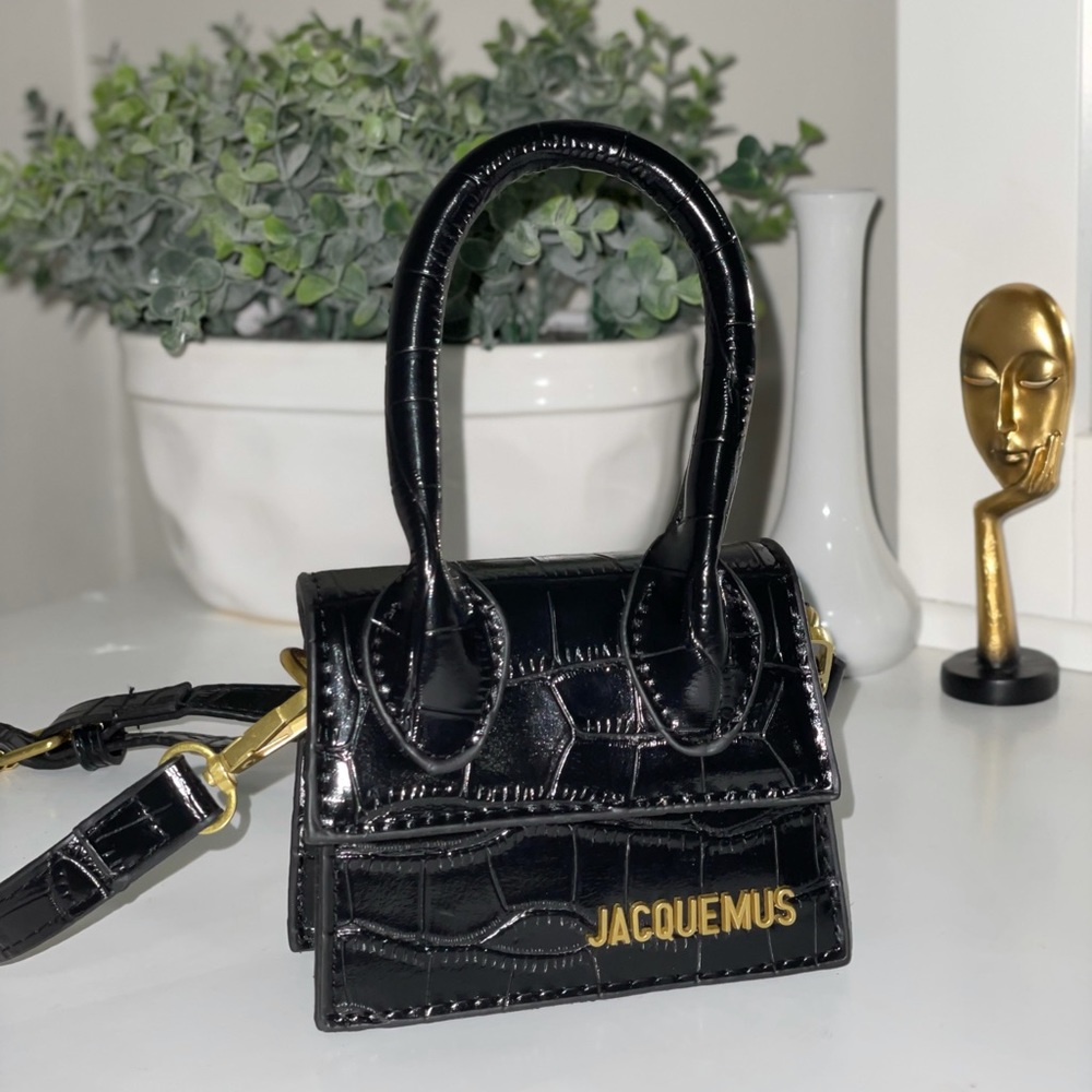 Jacquemus 'Le Chiquito' Clutch (unauthentic)